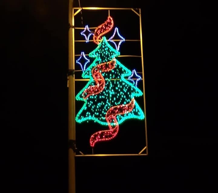 Mr_SanGar93's tweet photo. Motivos de farola de la Navidad de Móstoles 2024-2025, instalados por ATE Iluminación. #iluminación #alumbrado #navidad #Mostoles #lucesdenavidad #luces #alumbradonavideño #Christmas #citylights #lucesnavidad #mostolescity #chritmaslights #feliznavidad https://t.co/Vuh6tX08jv