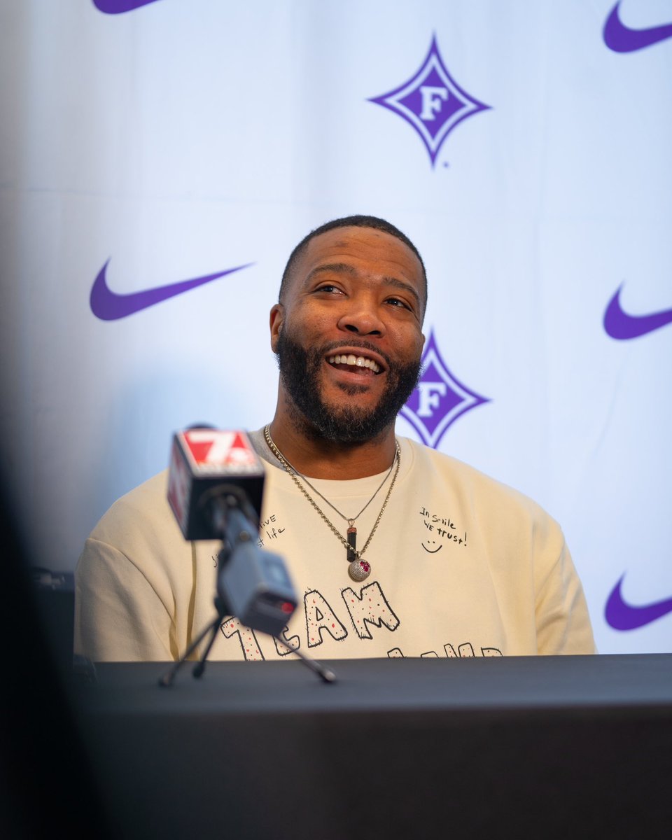 Furman Paladins tweet media