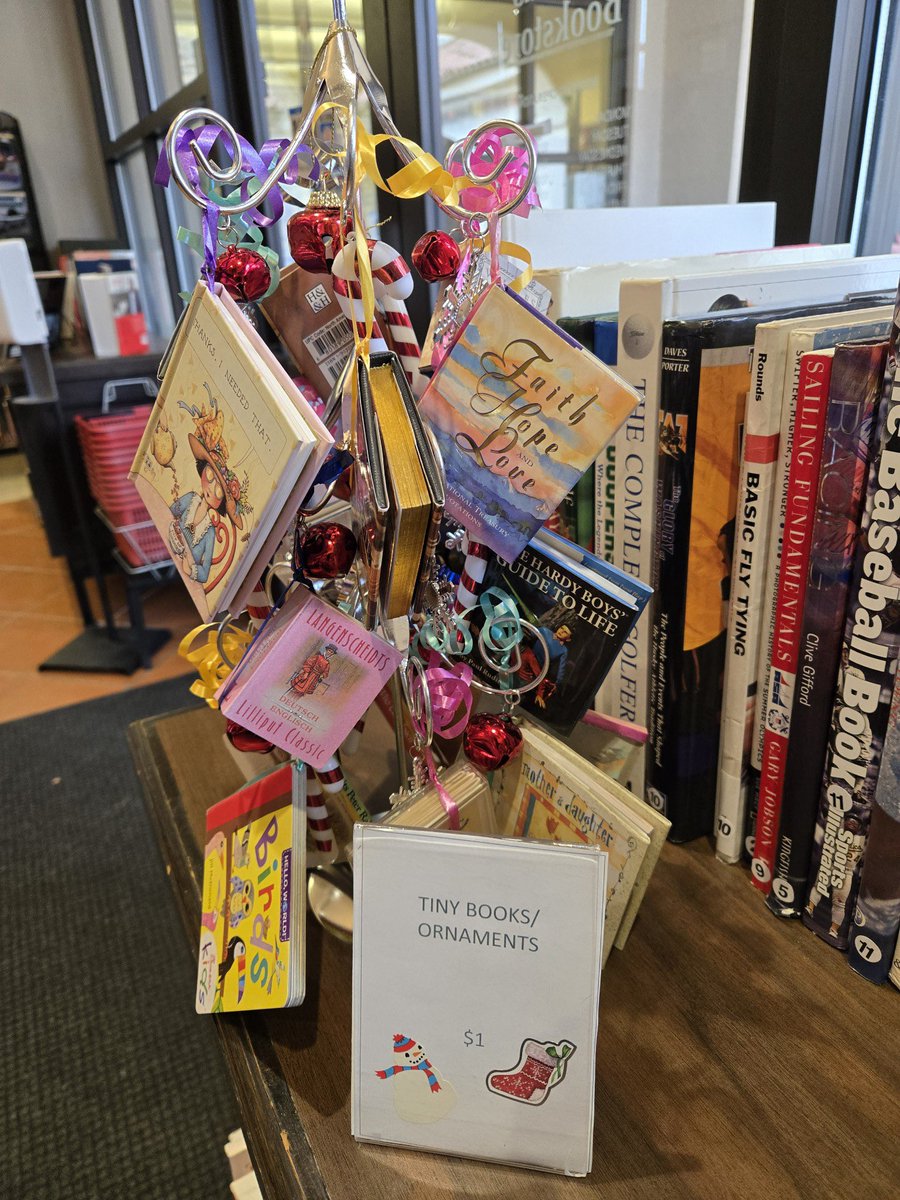 camarillobooks's tweet photo. Tiny book ornaments only $1 each at Friends Bookstore.
#friendsofthecamarillolibrary #friendsbookstore #books #read #nonprofit #gentlyusedbooks #camarillo #holidays #ornaments #decorate #tinybooks https://t.co/CJjoe1ddea