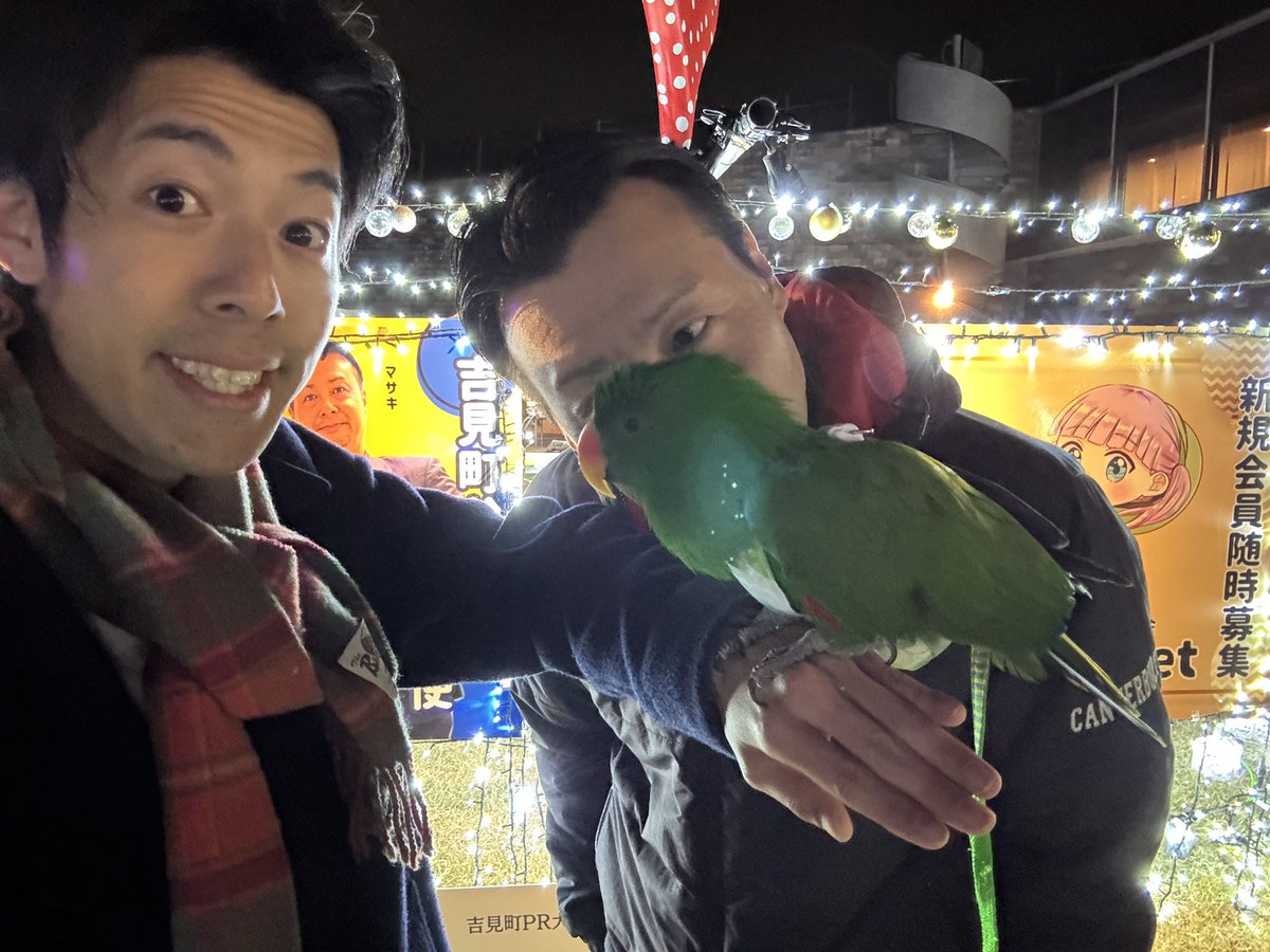 syoppy110's tweet photo. 漫才大行進の後は
フレサよしみイルミネーションフェスタ
点灯式でした✌️
ありがとうございました!
花火からの点灯は本当に素敵で感動でした^_^
自分たちの看板があるって嬉しいですね✌️
お写真撮って下さった皆さまありがとうございました!
そして #Jampocket さんにも感謝!
#吉見町
#公認PR大使 https://t.co/YsQFg6zgtL