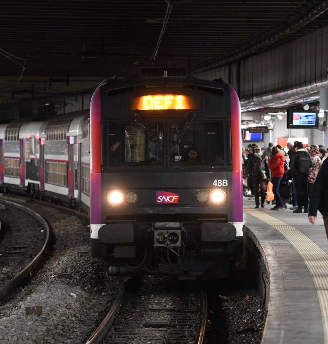À partir du 15 décembre, c’est enfin le retour de l’offre normale sur la #ligneU avec un train toutes les demi-heures toute la journée (toutes les heures actuellement) et une amplitude d’heures de pointe plus longue (un train tous les quarts d’heure jusqu’à 20h45 au départ de La