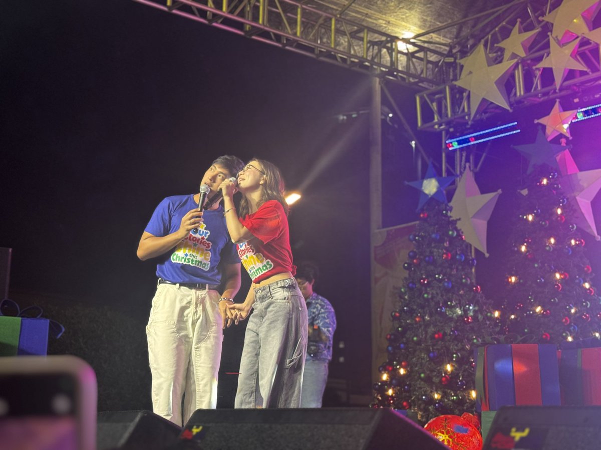 ABSCBNNews's tweet photo. Kilig moments ang hatid nina JM at Fyang sa kanilang duet para sa Bida Kapamilya event sa Taguig City, Sabado ng gabi. | via @annacerezo_ 

Kaugnay na ulat: https://t.co/fvuO56XYMt https://t.co/Ams2sdR5k5