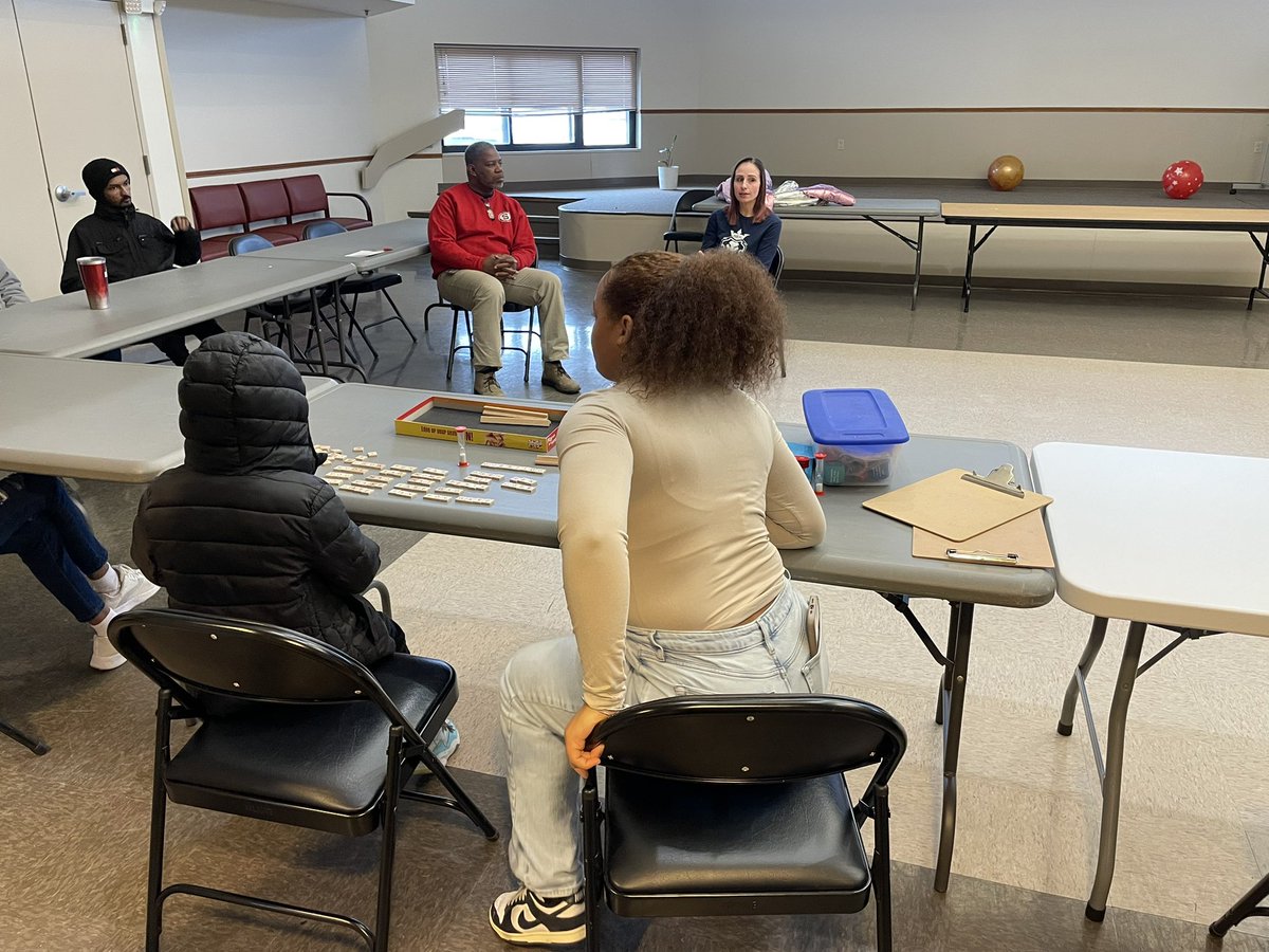 KedleyLeah's tweet photo. Weekend Family Literacy Program started today! 
Fun activities and great conversations with children and parents.@SCSDCommSchools @SCSchools https://t.co/EUXZ23eu2B