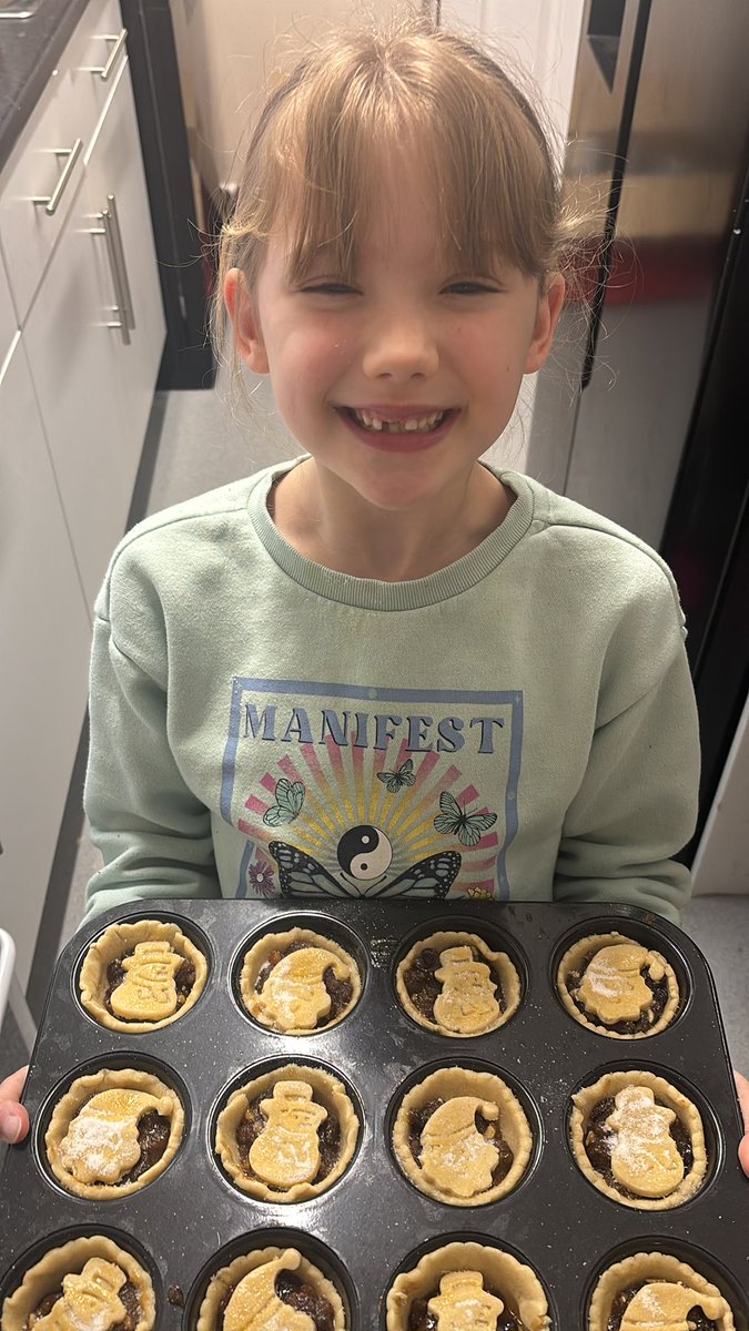 NickyFrogLove's tweet photo. Haylea-Jayne has made our first homemade mince pies of 2024 @davelov96533816 @GooseacrePri https://t.co/vU0K0suNX8