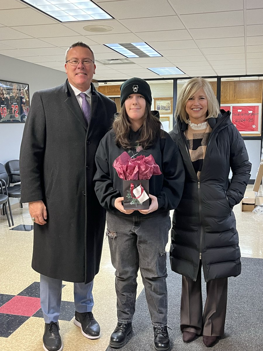 GBCSBobcats's tweet photo. A contest is held each year for a holiday card design for the Board of Ed. The top 3 were art by 12th grader Willow Pillen, 9th grader Kaitlyn Volkening, and 12th grader Madeleine Gee. Willow's art will be featured on the district card! Great job, Bobcats! #WeAreGB https://t.co/Zxr2GCerYj