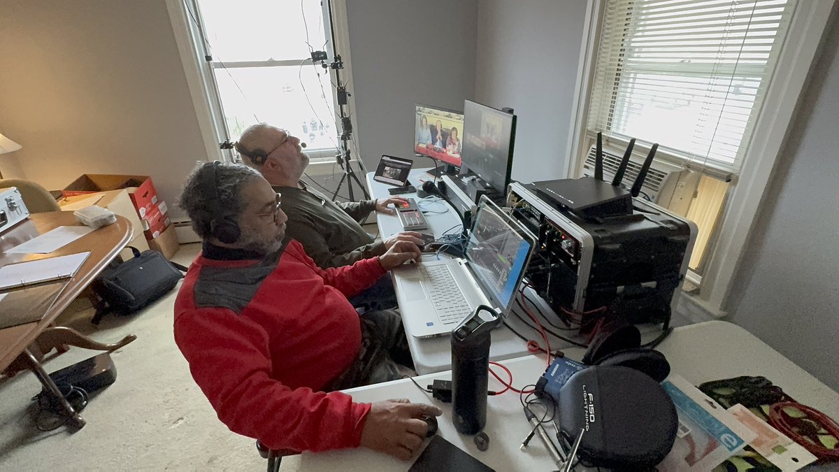 k_stype's tweet photo. @USlightningclub - Had a Great time assisting with the Coatesville Christmas Parade the https://t.co/fMGsYGkItA !

Our Lightning provided power to the main  broadcast cam and the announcing / judges table…and there was another Red Lightning XLT in the Parade!

@Ford @ebergg https://t.co/VUGfPNIWYR
