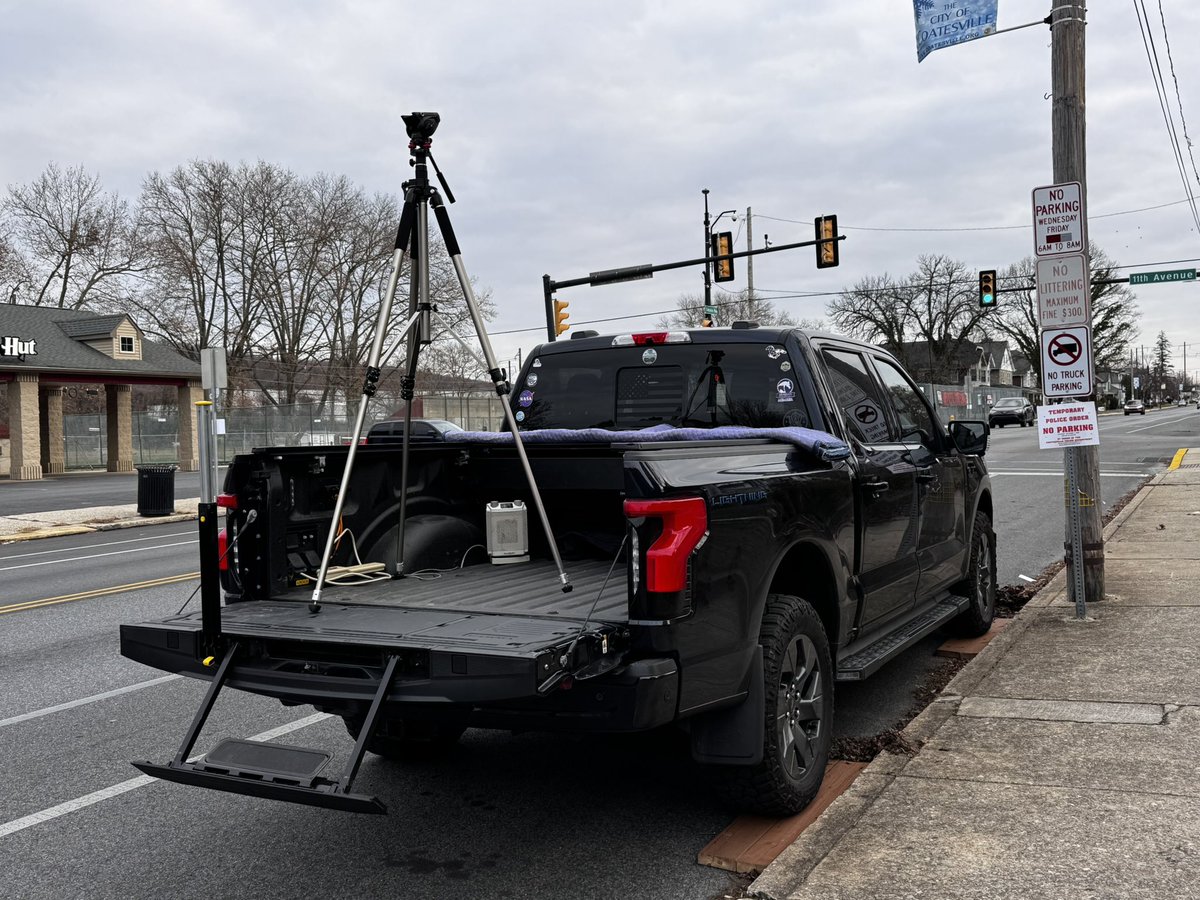 k_stype's tweet photo. @USlightningclub - Had a Great time assisting with the Coatesville Christmas Parade the https://t.co/fMGsYGkItA !

Our Lightning provided power to the main  broadcast cam and the announcing / judges table…and there was another Red Lightning XLT in the Parade!

@Ford @ebergg https://t.co/VUGfPNIWYR