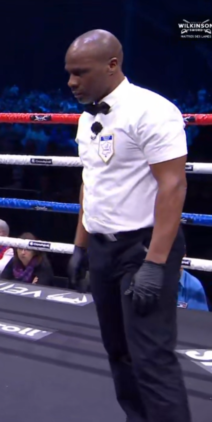 IbraTv qu'a preter des gants Black and Withe Burger a l'arbitre #VraisFrere #Tchéchène