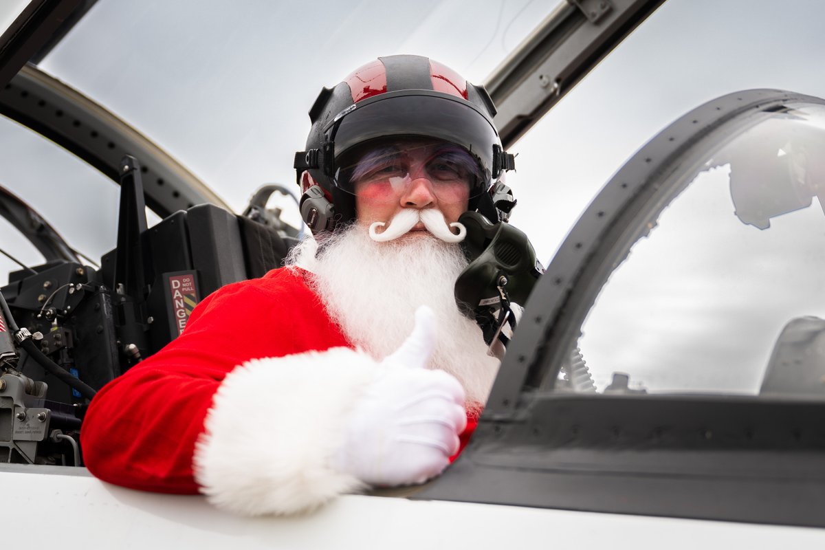NASAJohnson's tweet photo. Santa Claus is coming to town…on a T-38! 🎅✈️ https://t.co/xtlmKDW8Zb