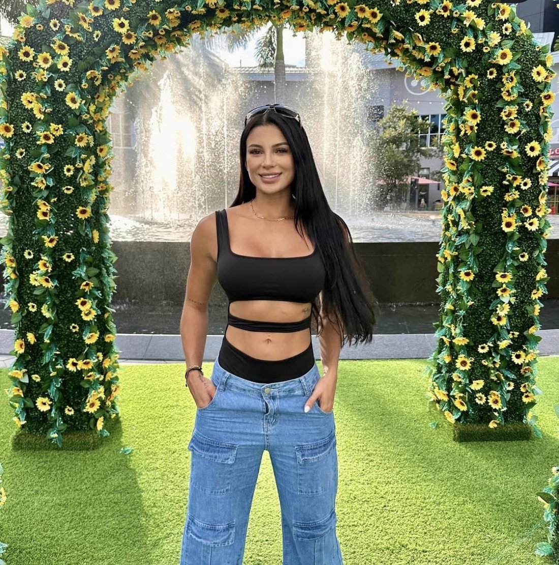 lovelyIlumi's tweet photo. Ana Parra mujer espectacular y trabajadora, ya se andan obsesionándo contigo solo por ser amiga de Romeh, no te preocupes todas las amigas de él han sido difamadas y atacadas por unas dolidas de un ship muerto. Tú sigue brillando hermosa. #FreeAna #FreeRomeh #TeamRomeh #AnaParra https://t.co/MOYt8WUpaP