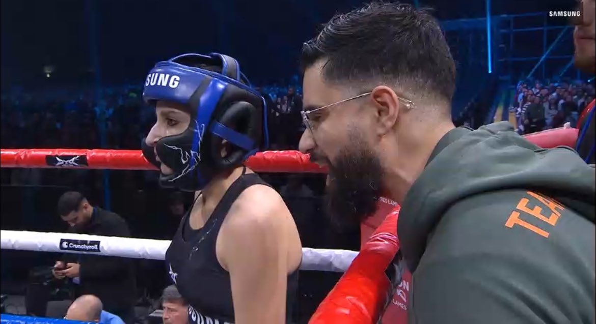 Sah imaginez malencontreusement katsup elle prend une sifflante ultime dans le pif #DTRFight