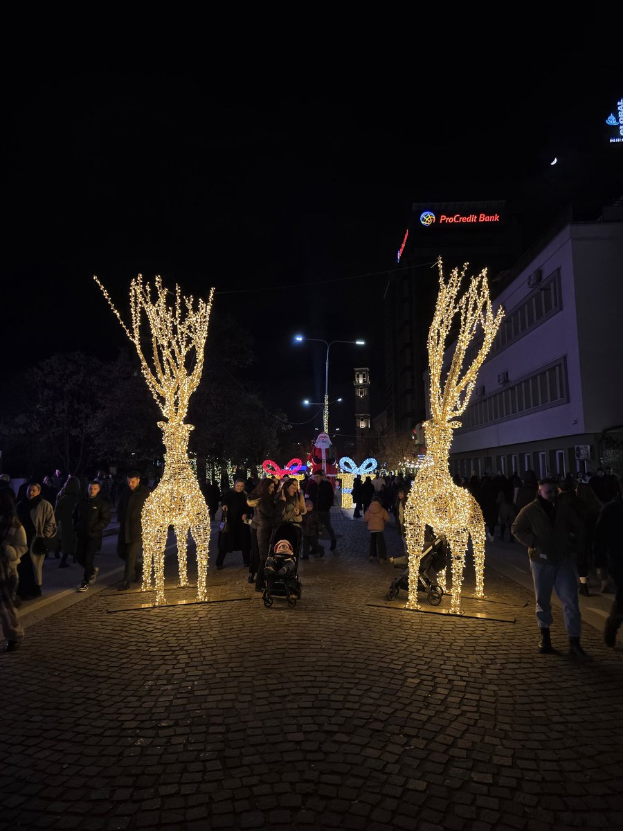 Prishtinë, probably the biggest Christmas market in Europe.