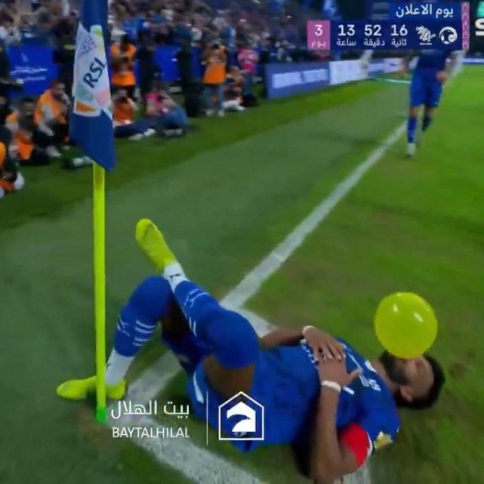 معد اتحمل وجودك في الملعب لو وش تسوي ، اكثر مشاكلنا الدفاعيه منك