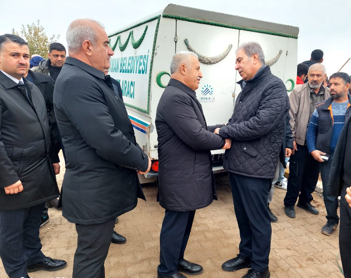 ahmetarslan36's tweet photo. Önceki dönemler Telif Hakları ve Sinema Genel Müdürü Abdurrahman Çelik’in genç yaşta ahirete irtihal eden kardeşini Adıyaman’da Hakk’a uğurlayıp, deprem şehitlerine Fatiha okuduk.

Genel Müdürümüze, ailesine ve yakınlarına başsağlığı ve sabırlar diliyorum.

Mekanı Cennet olsun. https://t.co/hTWZpdU7ko