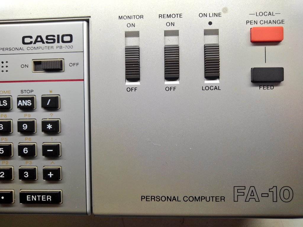 toshitada1973's tweet photo. PB-700+FA-10+CM-1のゴツい組み合わせ。こうなるとポケコンというよりハンドヘルドだね。元箱がでかい。#PB700 #FA10 #CM1 https://t.co/gdcWwuewql