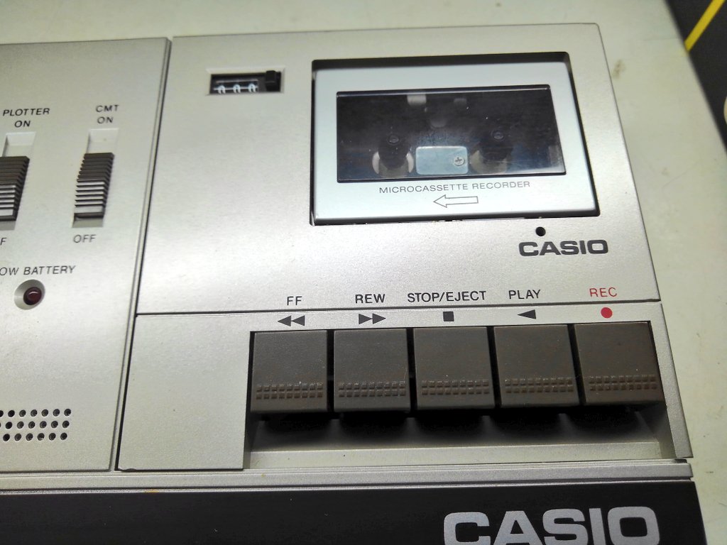 toshitada1973's tweet photo. PB-700+FA-10+CM-1のゴツい組み合わせ。こうなるとポケコンというよりハンドヘルドだね。元箱がでかい。#PB700 #FA10 #CM1 https://t.co/gdcWwuewql