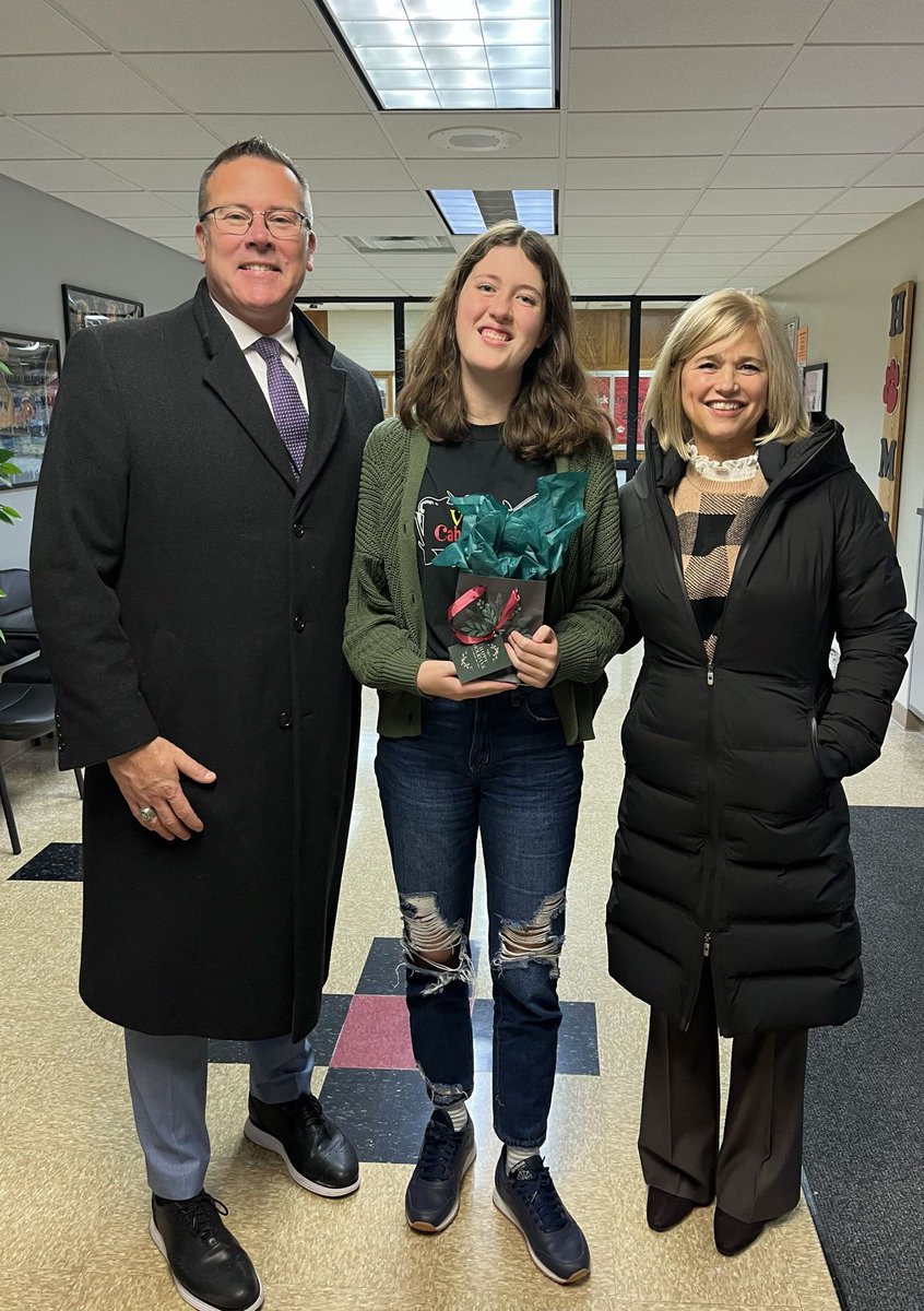 GBCSBobcats's tweet photo. A contest is held each year for a holiday card design for the Board of Ed. The top 3 were art by 12th grader Willow Pillen, 9th grader Kaitlyn Volkening, and 12th grader Madeleine Gee. Willow's art will be featured on the district card! Great job, Bobcats! #WeAreGB https://t.co/Zxr2GCerYj