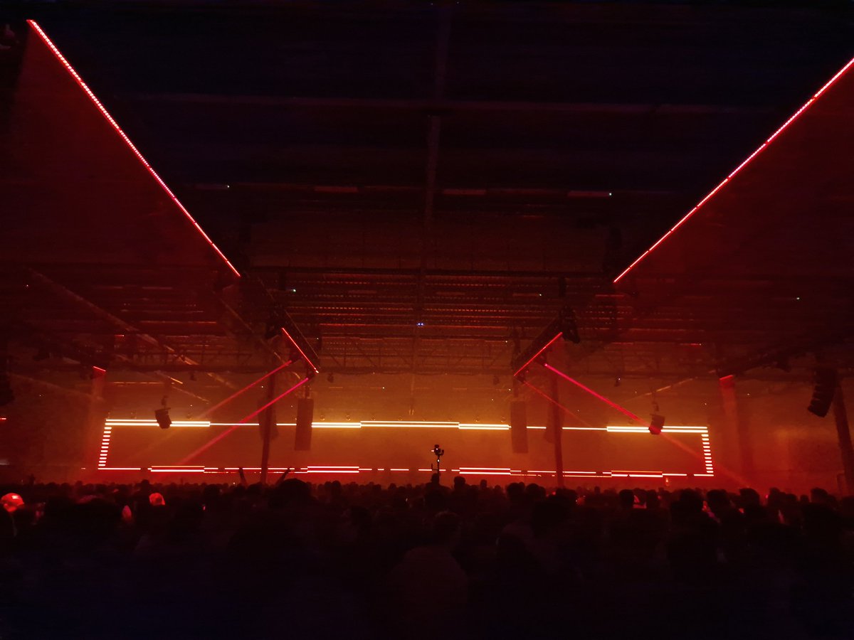 oli_________'s tweet photo. Pangaea at 4pm in an IKEA actually a vibe https://t.co/jEHp69sllc