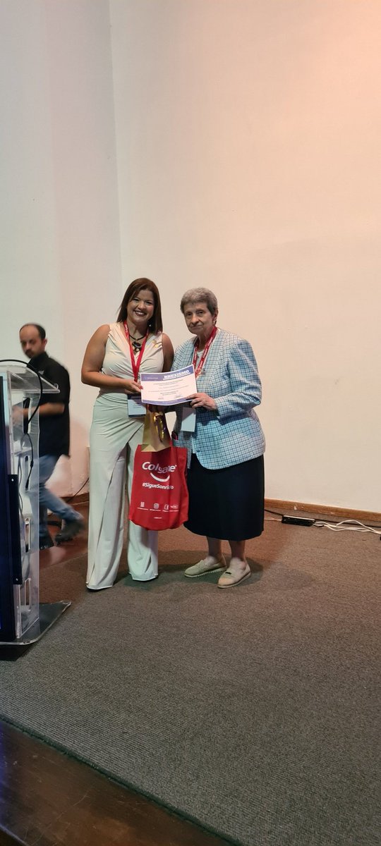 svperiodoncia's tweet photo. Entrega de reconocimientos a nuestros conferencista, gracias por aceptar nuestra invitación. https://t.co/YQNUVM378Y