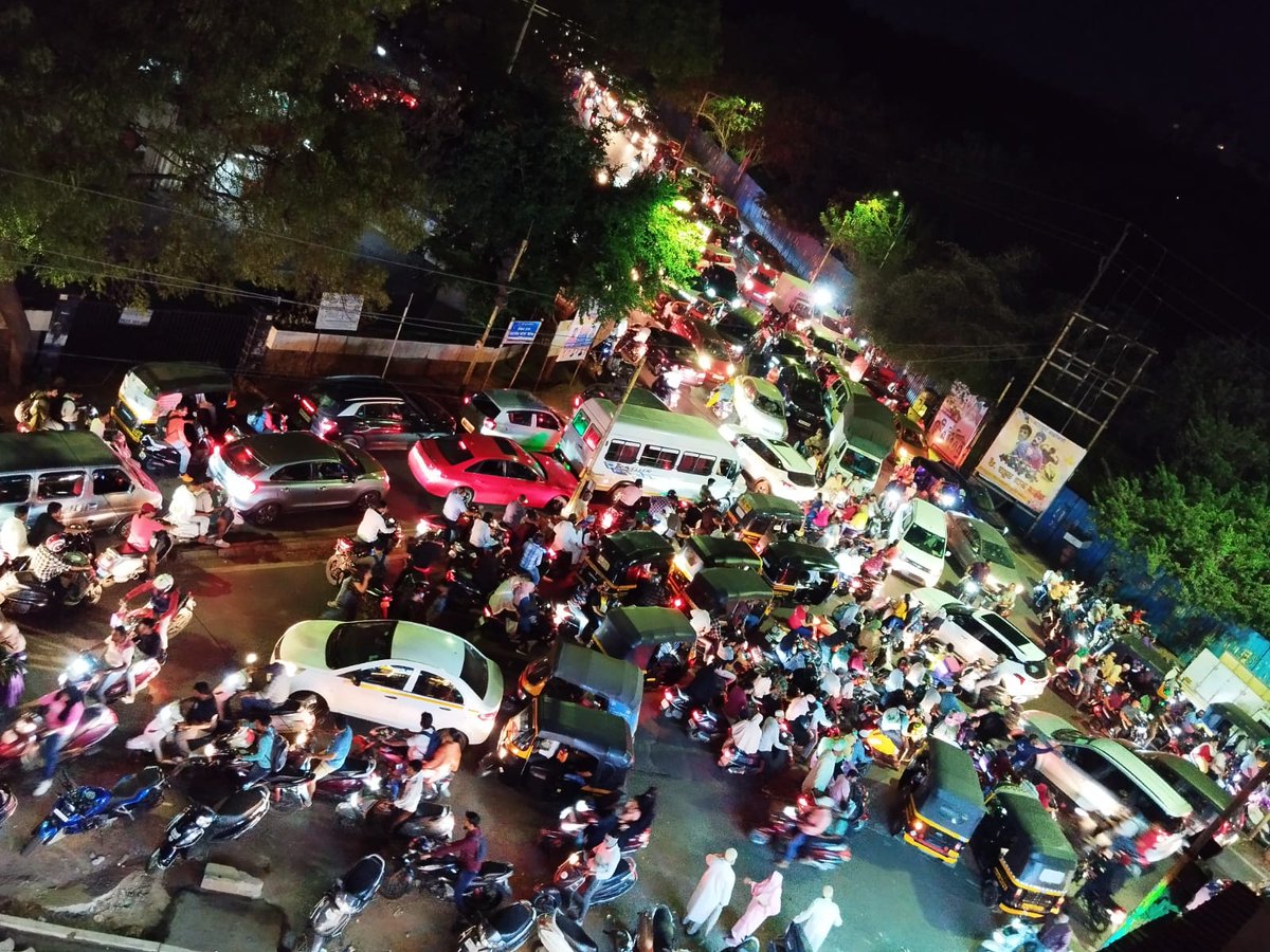 pulse_pune's tweet image. Heavy traffic was reported at NIBM Chowk in Kondhwa #Pune today evening. This is a persistent issue at NIBM-UNDRI road these days
@PuneCityTraffic @NIBMFORUM @MURWDFoundation #NIBM #nibm #Kondhwa #Pune #Punecity #Trafficcongestion