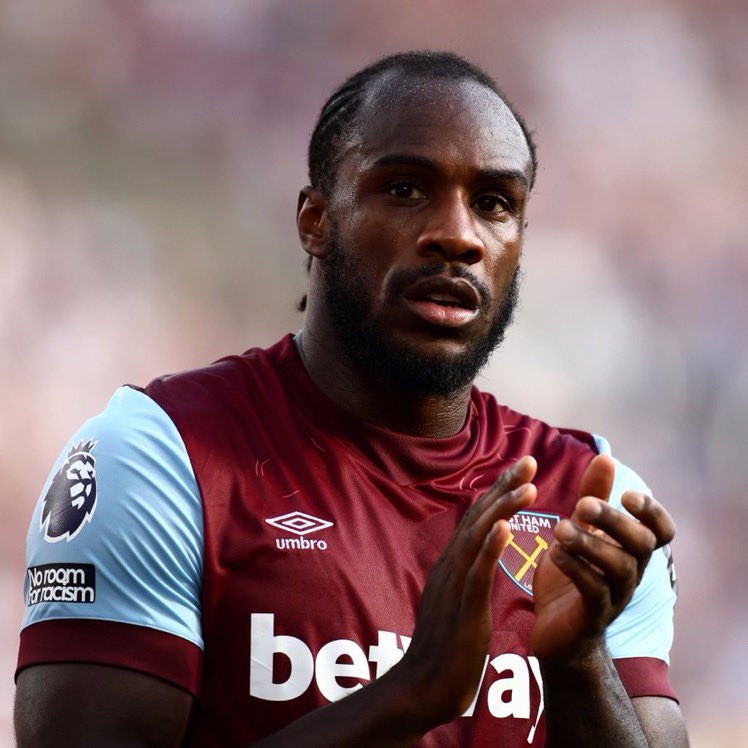 🚨 Official statement: “West Ham United can confirm striker Michail Antonio has today been involved in a road traffic accident. 

The thoughts and prayers of everyone at the Club are with Michail, his family and friends at this time”.

Prayerss and thoughts ❤️