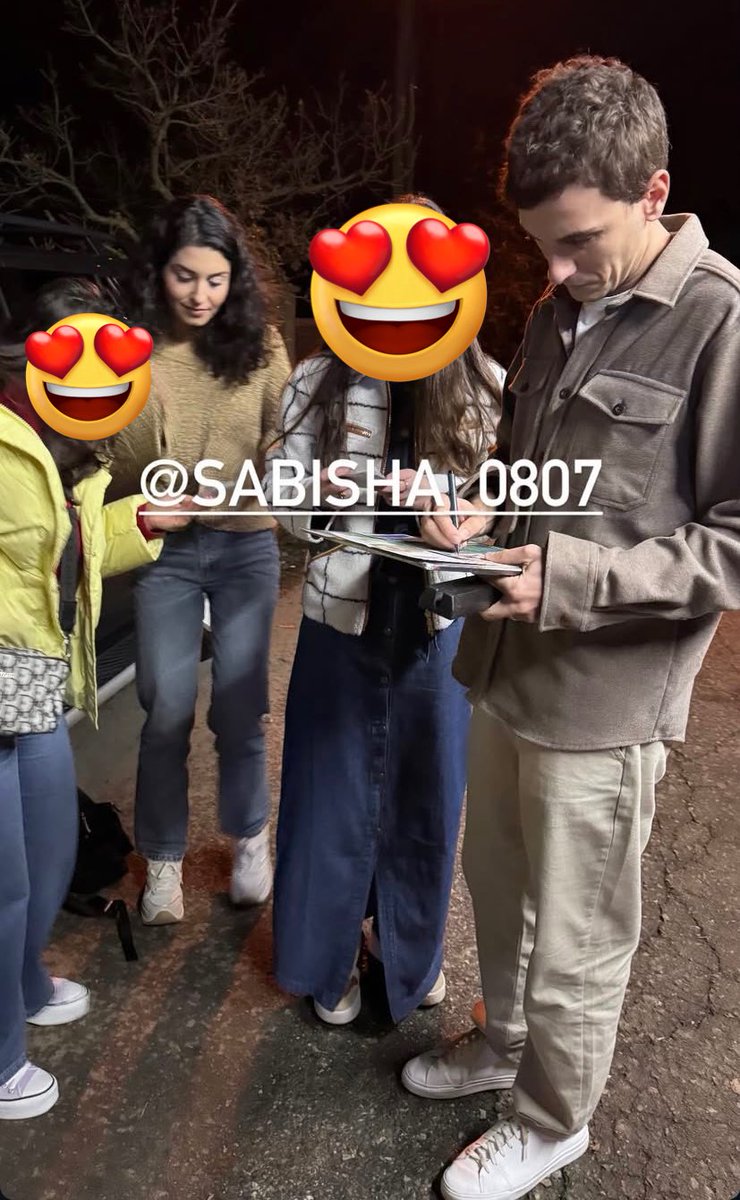 They both look so good! And both are wearing rings! My AsLaz babies are married 😭😭