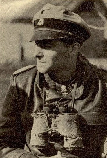D88PB's tweet photo. @DulceBellum1944 Jochen #Peiper oficial de la 1 LSSAH que perdio mas de la mitad de su capacidad de combate en #Kursk la madre de todas las batallas El comienzo del final 📸👍 https://t.co/9RXMbhlW8n