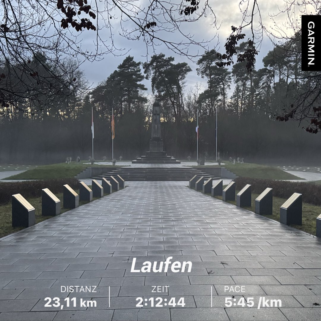 MorelliSally's tweet photo. 7. Adventskalendertür = 23k✅

Losglück bleibt uns treu. Diese Woche vier Halbe. Heute war ich Daywalker. Ab km 17 kam der leichte Regen. 3 🏃 👋
#RuntheAdventskalender #nevernotrunning https://t.co/CyRzb8pmfW