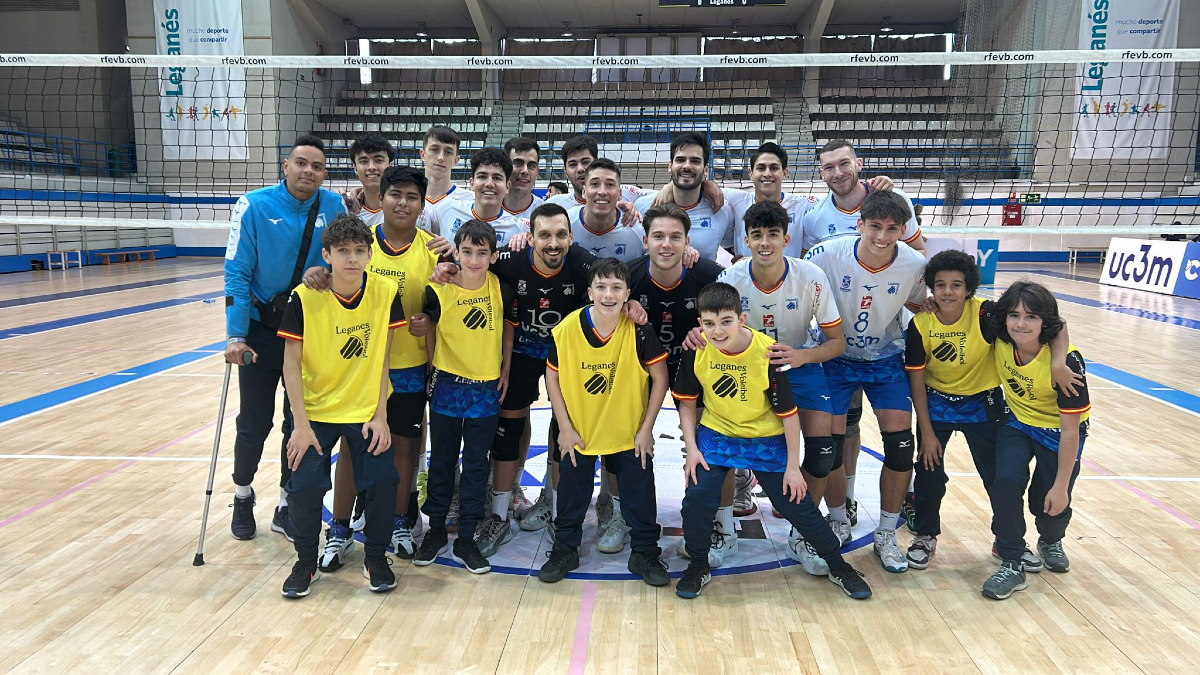 VoleibolLeganes's tweet photo. 🏐🔥 #SM2 | ¡Victoria en el Europa! El #UC3M Voleibol Leganés se lleva el triunfo en la 10ª Jornada ante Marbella - Costa del Vóley

¡Clasificados por 2º año consecutivo para la Copa Príncipe! 🥳💪

#VamosLega 💙🤍
#deporteuc3m 🙌🏐
@uc3m @AytoLeganes @Ynsadiet https://t.co/Cd2k4mSw0G