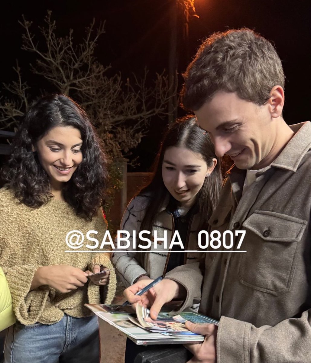 OMG their happiness 

#AsLaz 
#RojBer