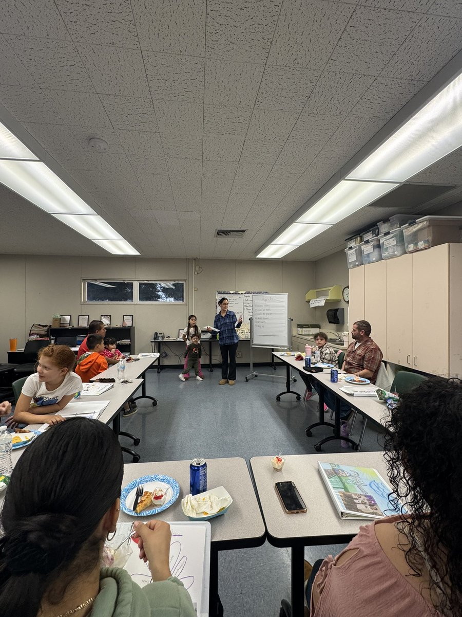 CCervantesBSD's tweet photo. Celebrated 6 families who completed Semester 1 of the Latino Literacy Project. We are so proud of all these parents who dedicated 9 weeks to learn strategies to help their students improve their reading. 
@dddempsie https://t.co/RJCMfnJhr7