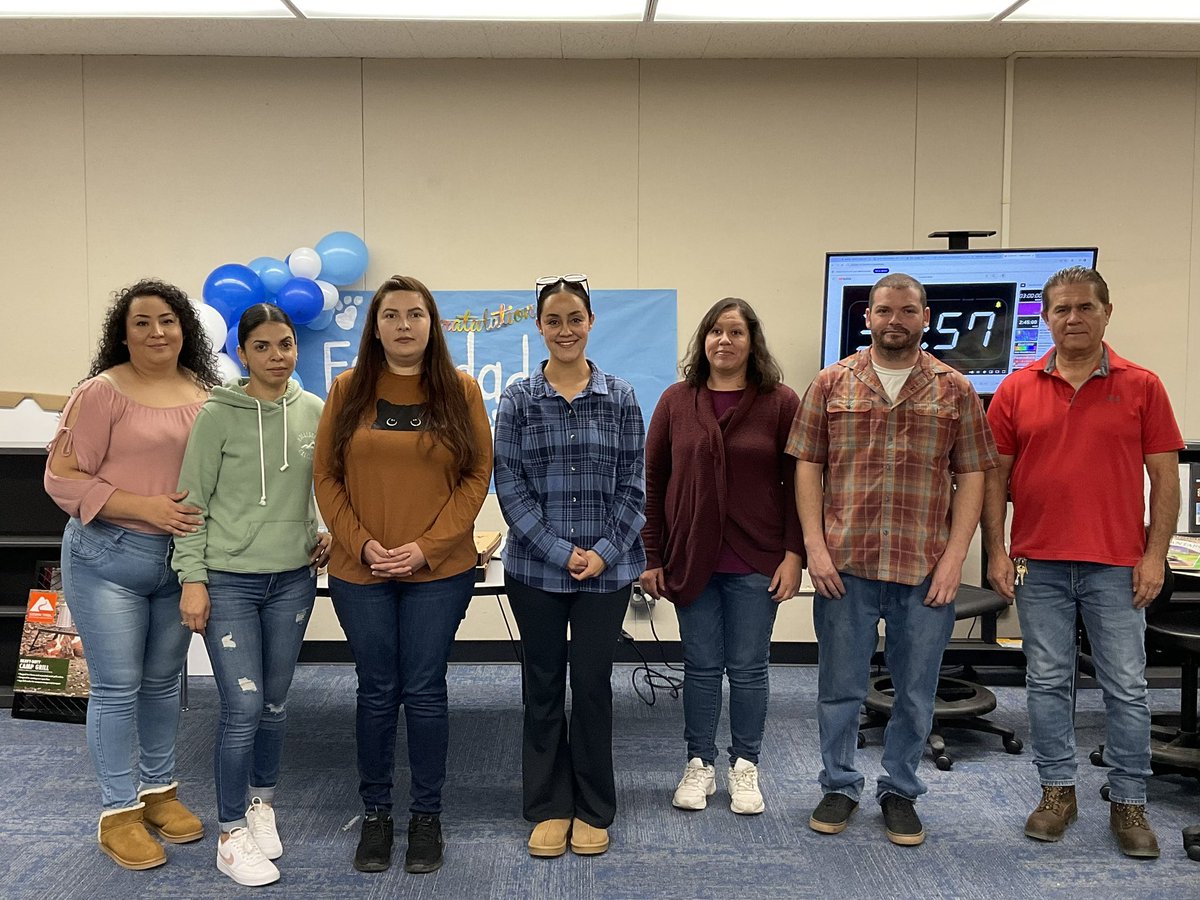 CCervantesBSD's tweet photo. Celebrated 6 families who completed Semester 1 of the Latino Literacy Project. We are so proud of all these parents who dedicated 9 weeks to learn strategies to help their students improve their reading. 
@dddempsie https://t.co/RJCMfnJhr7