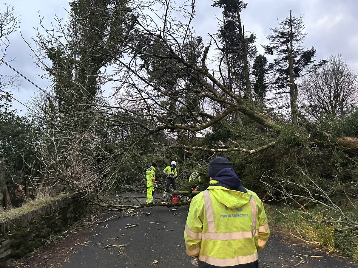 daffydowndilly's tweet photo. Big thank you @manxtelecom who managed to free our fibre line π¬
@manx_utilities have made safe the power line. Kept all homesβ lights on!!
Dhoon Loop Road blocked by fallen trees just north of Dhoon Glen til @iominfra able to clear
New telegraph pole needed! #iom #hoolie https://t.co/0nF3XBr9lu