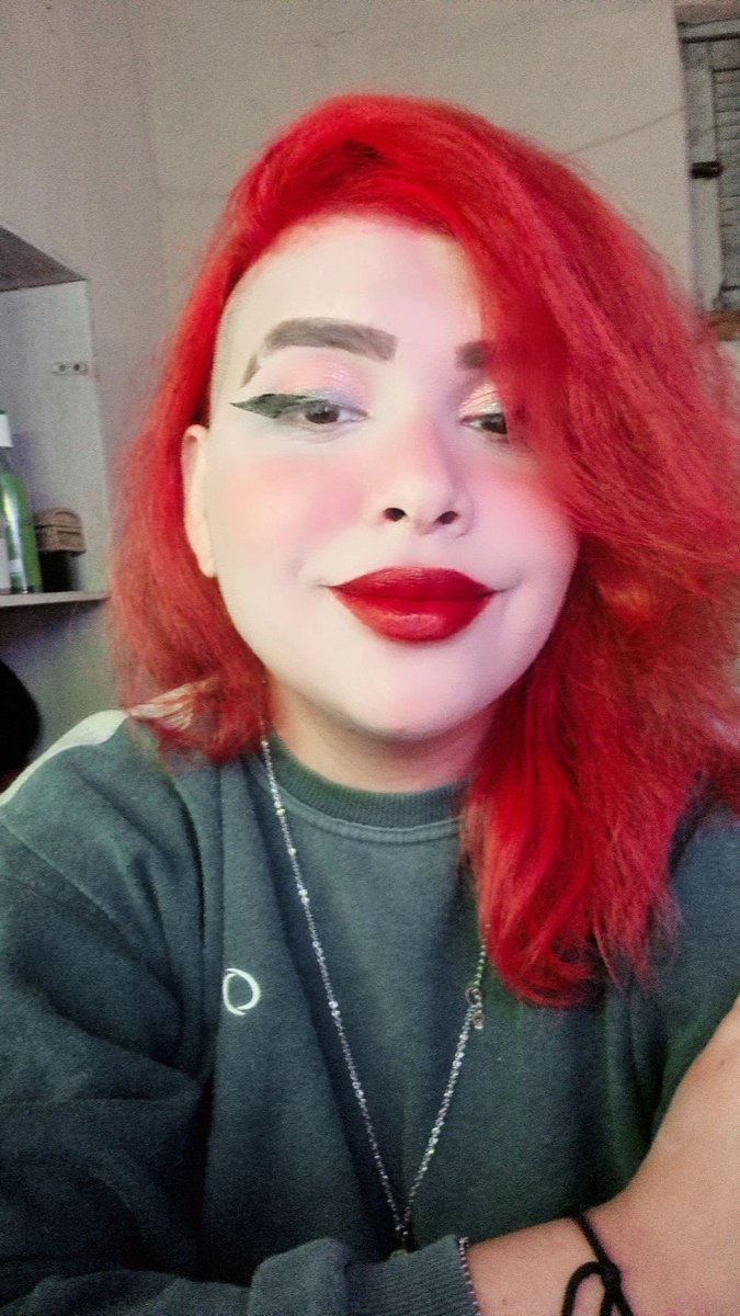 Estella 🌹🖤 tweet media
