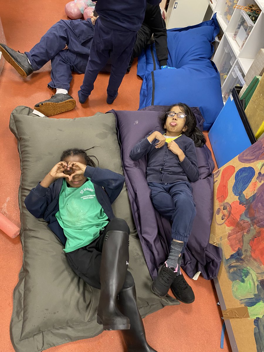 Play_Glos's tweet image. The rain and wind meant indoor shop role play and games for our Thursday #Play2Nurture crew.

They enjoyed playing out in the elements too with obstacle courses and foam sword fights 🌧️

@TNLComFund #ChildLedPlay #TimeToBe