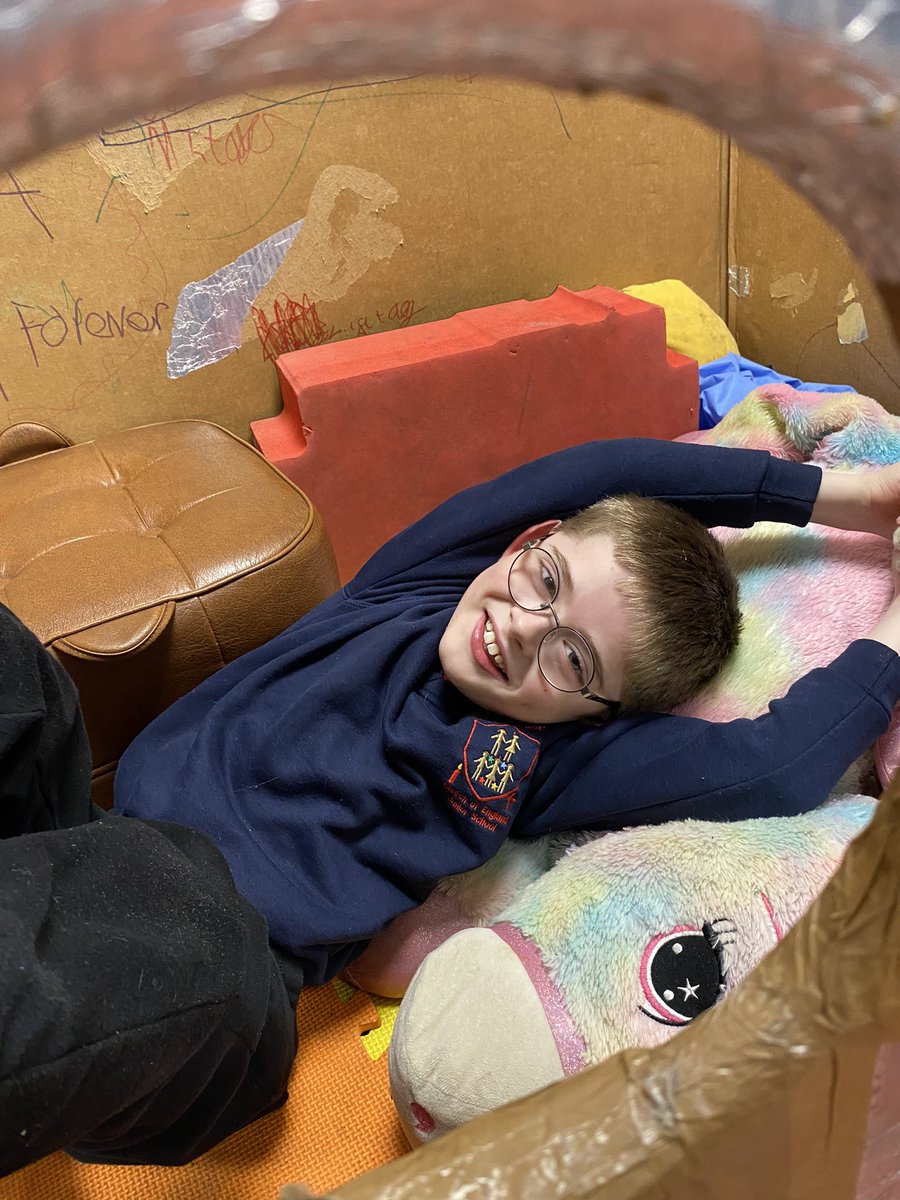 Play_Glos's tweet image. The rain and wind meant indoor shop role play and games for our Thursday #Play2Nurture crew.

They enjoyed playing out in the elements too with obstacle courses and foam sword fights 🌧️

@TNLComFund #ChildLedPlay #TimeToBe