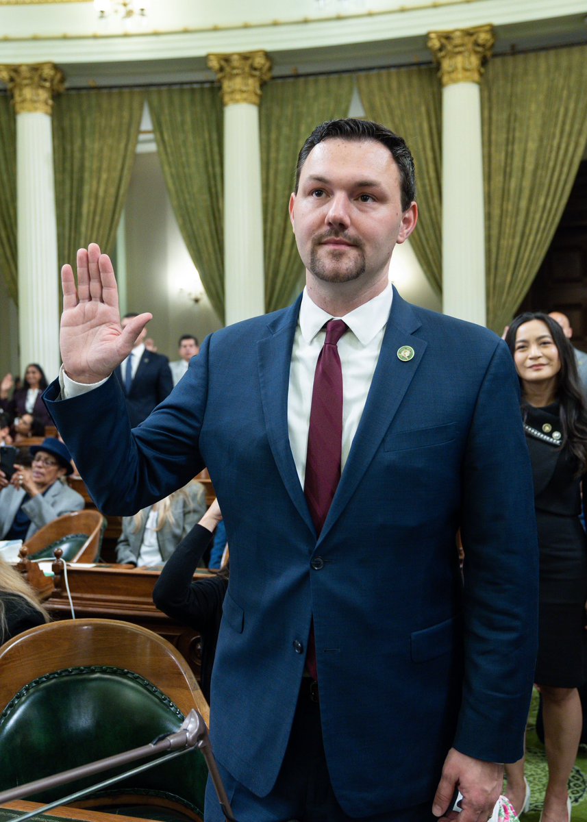 AsmNickSchultz's tweet photo. On Monday, I was sworn in as your next Assemblymember for the 44th district. I’m humbled and grateful to have this opportunity to serve you.
I take the responsibility of serving #AD44 seriously. I fully commit to doing the hard work necessary to address our most pressing issues. https://t.co/MY7yd6ETjX