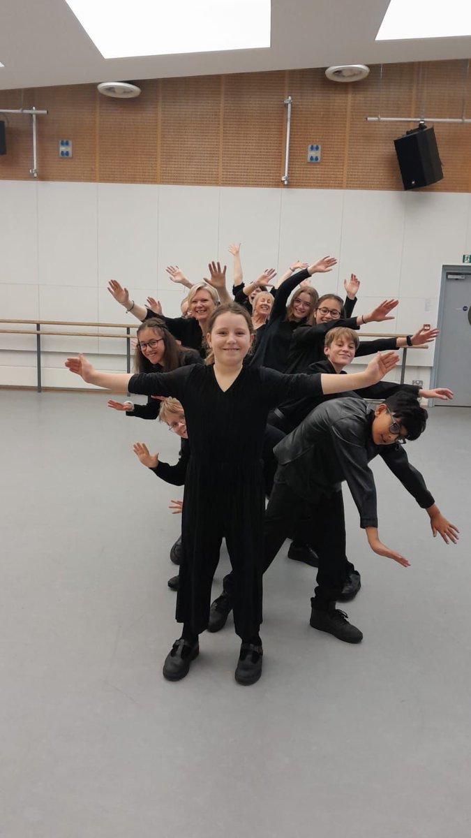 More warm-up fun ⁦<a href="/BRB/">Birmingham Royal Ballet</a>⁩ 
Nutcracker ❄️🎶❄️🎄❄️🎶❄️
