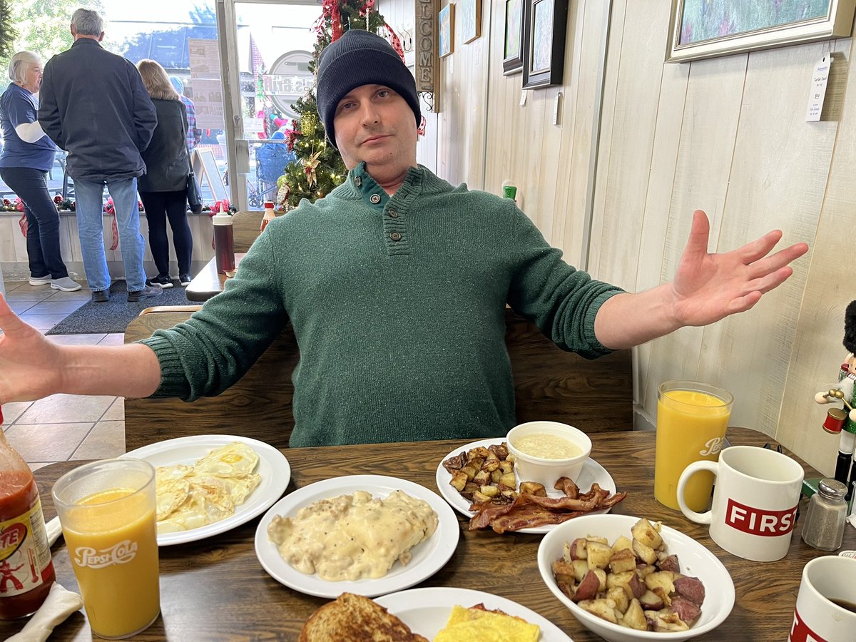 SupermanSurf33's tweet photo. #BulkingUP 💪
6 eggs, 4 pieces of bacon, home fries, grits, biscuits n’ gravy, & whatever the wife didn’t finish of her omelette.
& now I think I’m gonna puke 🤮😂😂 https://t.co/xzHSMzpEnj
