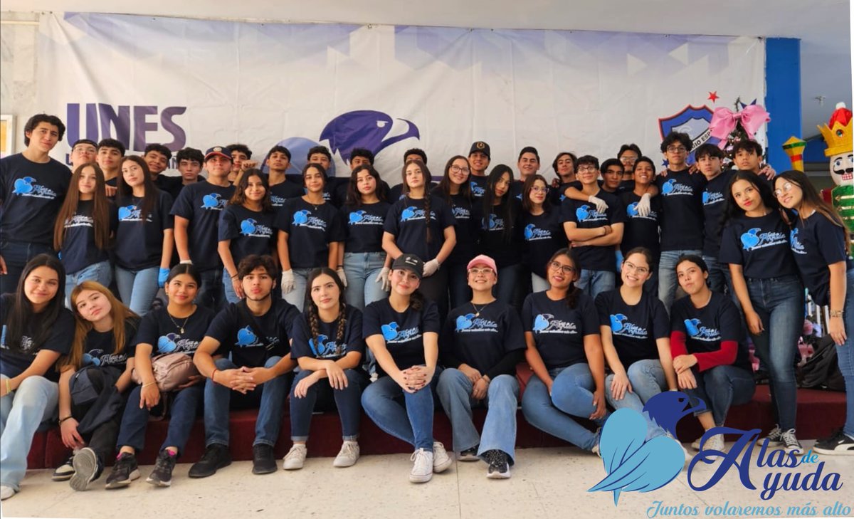 Alumnos del Colegio España listos para entregar los donativos que, gracias a la generosidad de los duranguenses, llegarán hoy a quienes más lo necesitan. 🩵🙌 ¡Gracias por ser parte de este gran esfuerzo! 🌟🕊️
#AlasDeAyuda #ColegioEspaña #UNES #Durango #JuntosVolaremosMásAlto