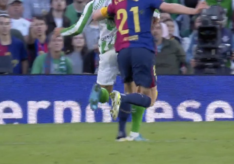 INIE8TAZO's tweet photo. ¿Os parece penalti? 🤔 https://t.co/BpgFwr1FkB