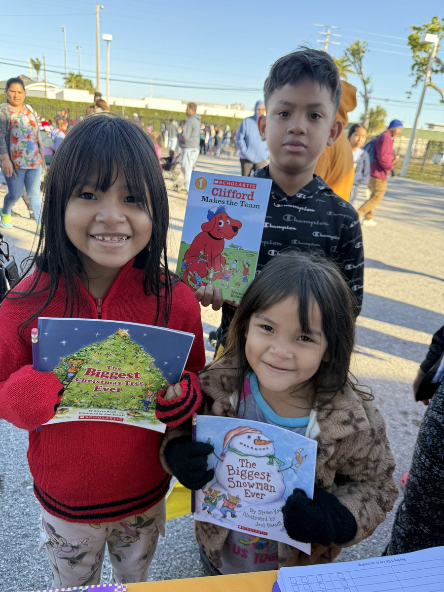 Cinthia Pena (@cpenatpf) on Twitter photo Feliz de ver caras tan felices recibiendo libros gratis en el evento de distribución de ropa de invierno de <a href="/TurningPointsFL/">Turning Points</a> <a href="/ThePattersonFdn/">The Patterson Foundation</a> <a href="/SuncoastCGLR/">Suncoast GL Reading</a> Feliz de ver caras tan felices recibiendo libros gratis en el evento de distribución de ropa de invierno de <a href="/TurningPointsFL/">Turning Points</a> <a href="/ThePattersonFdn/">The Patterson Foundation</a> <a href="/SuncoastCGLR/">Suncoast GL Reading</a>