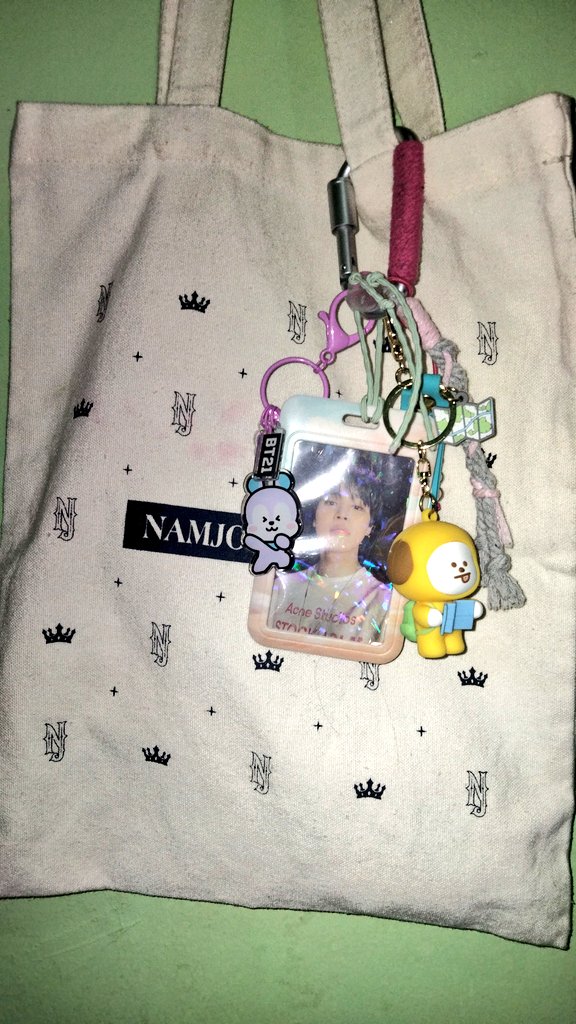 dinoungukuning7's tweet photo. Ehehe lucuk banget anak2 kicik ini,, makasih banyak loh diskonan miniso 🤭🫶🏻💜💛 loooff bgt jajan dedek dedek gemeecch https://t.co/tZXHfPBvPq