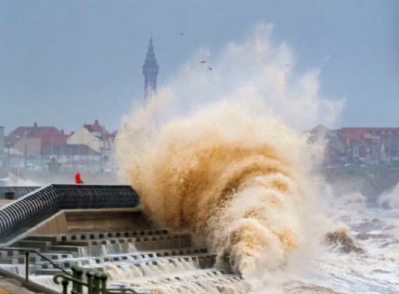 🚨 BREAKING: Blackpool has just been attacked by a giant croissant! 🥐 #StormDarragh