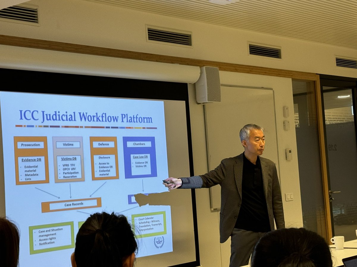 Carsten Stahn tweet media