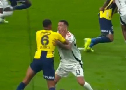 grandeteriim1's tweet photo. TFF ve Acun istiyor ki Fenerbahçeli futbolcular her hafta rakipleri dövsün ama kırmızı kart görmesin. #BJKvFB 

TFF Fenerbahçe’yi tüm hızla kollamaya devam ediyor! https://t.co/5SXyjN7XAL