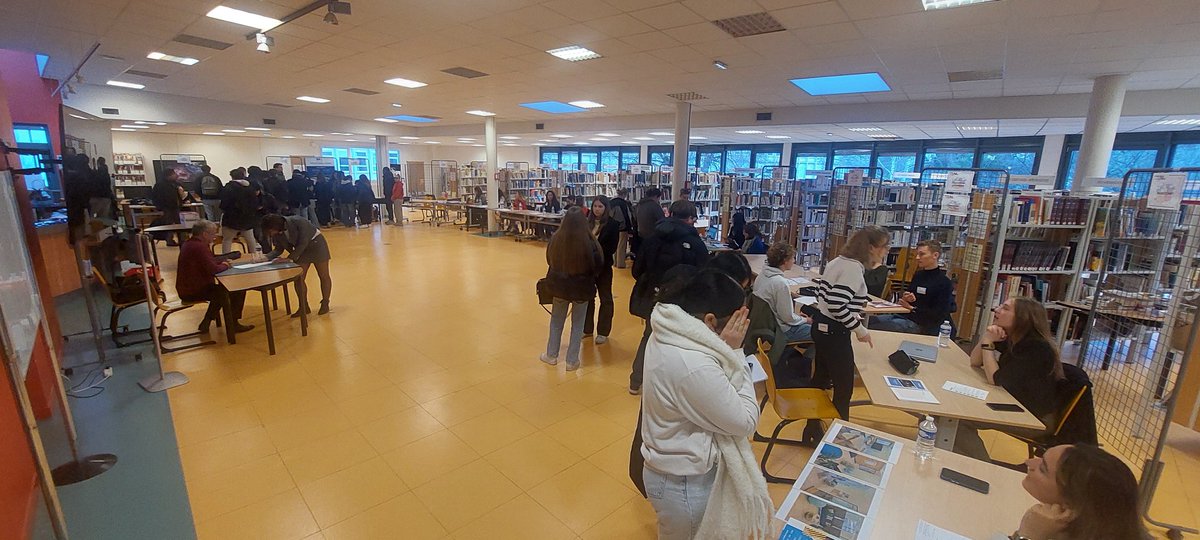 Le traditionnel Forum des Alumni de Clem aura eu un gros succès cette année ! Nous n'aurons jamais eu autant d'étudiants venus présenter leurs formations aux élèves de Terminales, de 1er et de 2nde. Une organisation au top de <a href="/R_Martin_Perdir/">MARTIN Rémi</a> et de <a href="/Nathoulaure21/">Nathou</a> . #esprit_Clem !