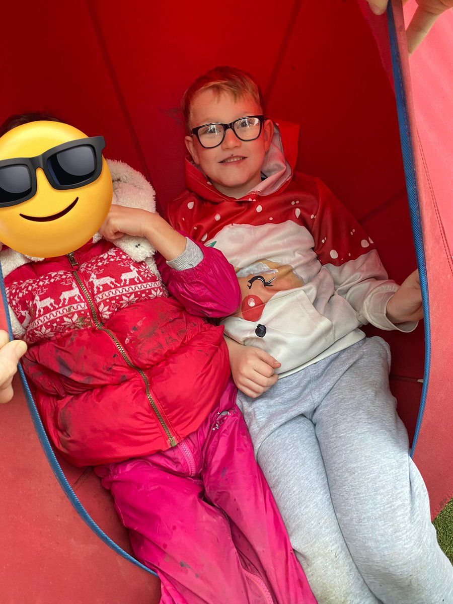 Play_Glos's tweet image. A very blustery day didn’t stop our #SuperSaturday players enjoying hammock time, dressing up for theatre performances and capturing Ranger Aaron 💨 

@TNLComFund #Play2Nurture #TimeToBe #ChildLedPlay