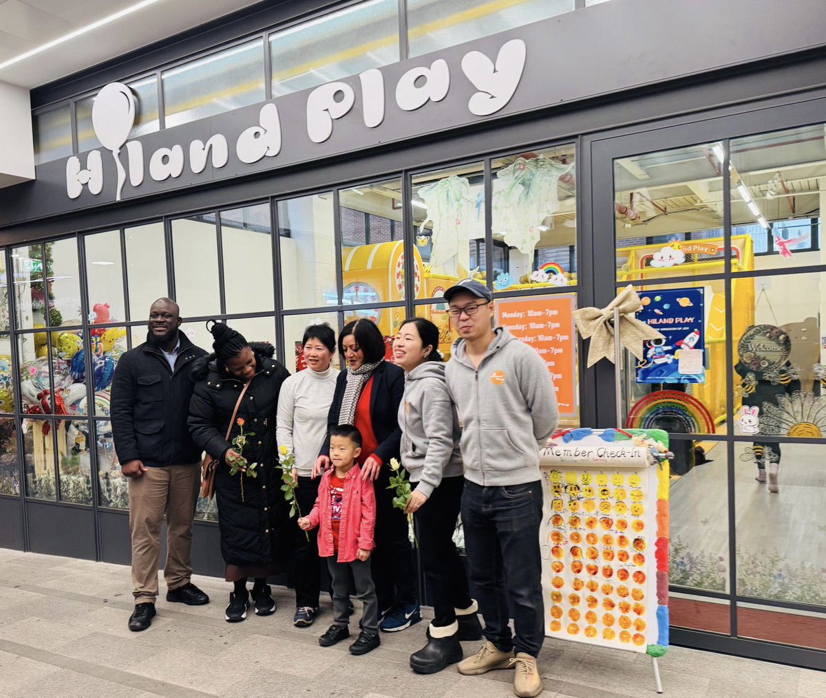 rokhsanafiaz's tweet image. My fav #SmallBizSatUK moment was meeting one of our youngest entrepreneurs: little Dylan 🌟

✅ He inspired HiLand, a play space in East Ham dreamed up by a kid for all kids 

✅ A new addition to East Ham High Street at Market Place in @NewhamLondon 

I had so much fun! 🫶🏽