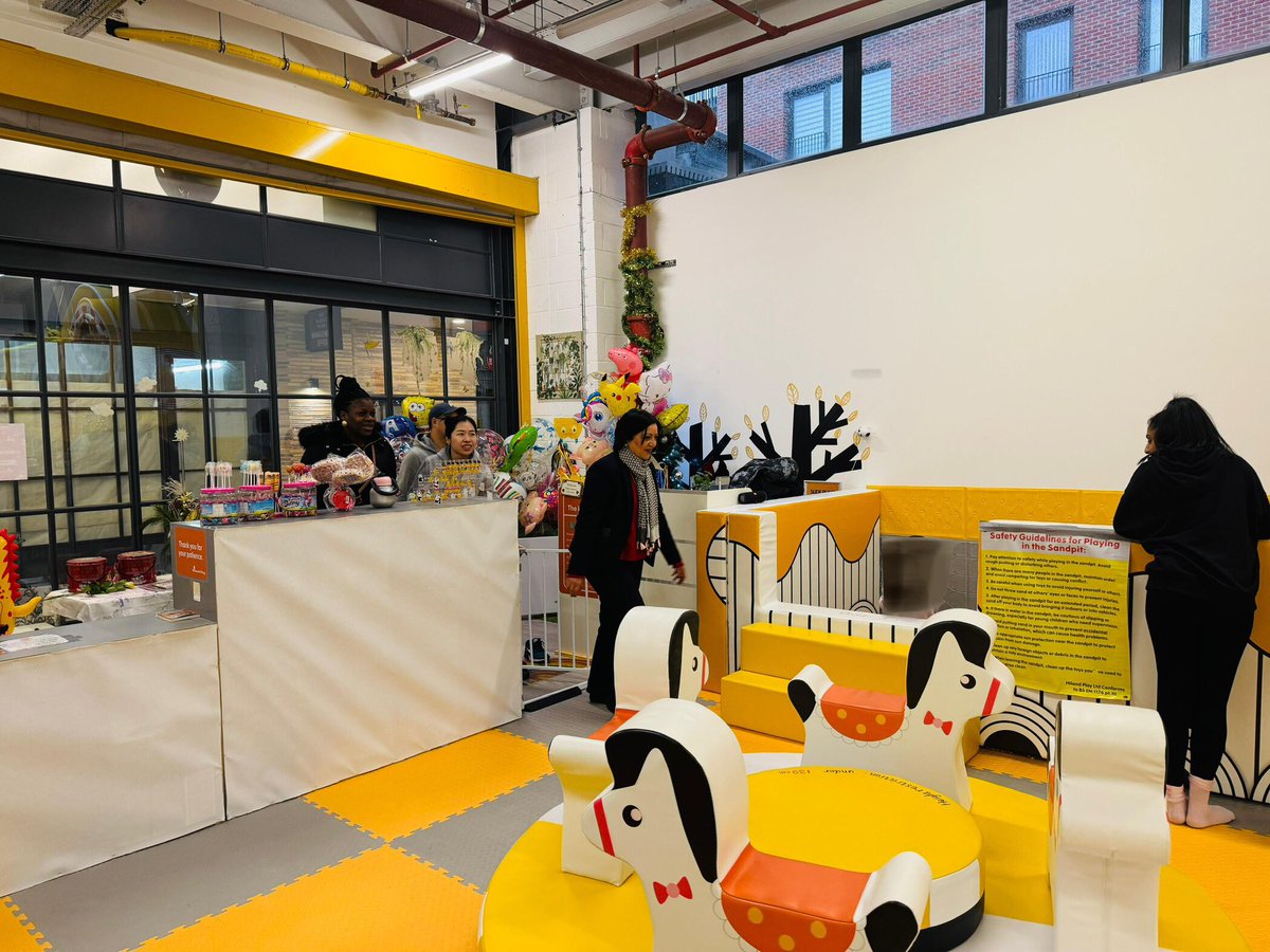 rokhsanafiaz's tweet image. My fav #SmallBizSatUK moment was meeting one of our youngest entrepreneurs: little Dylan 🌟

✅ He inspired HiLand, a play space in East Ham dreamed up by a kid for all kids 

✅ A new addition to East Ham High Street at Market Place in @NewhamLondon 

I had so much fun! 🫶🏽